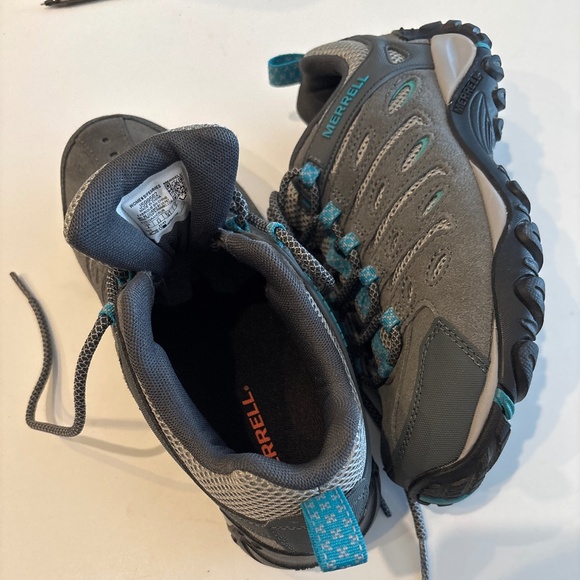 Merrill woman’s hiking boot - Picture 1 of 3